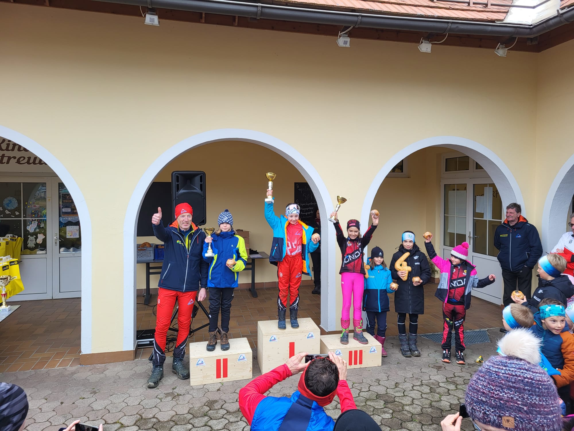 2.Platz Burgstaller Clara 1.Platz Skuk Helena 3.Platz Mosser Milena.jpg